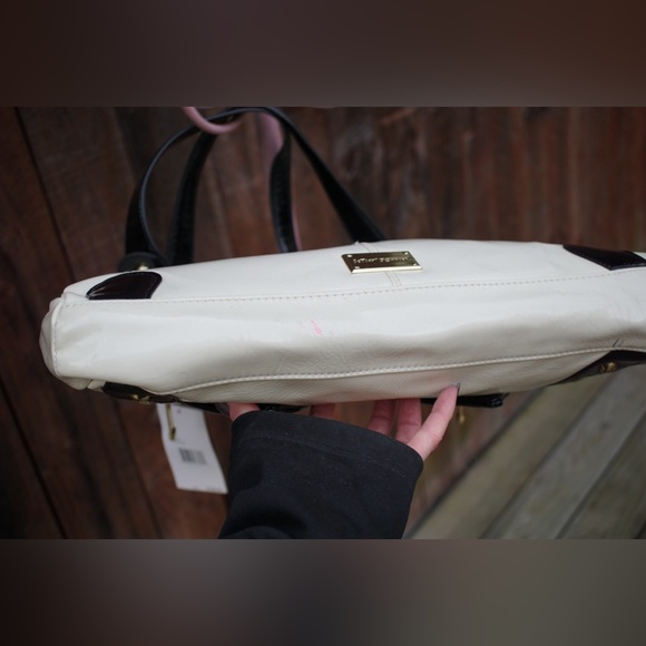 Betsey Johnson Bone Bow black Glossy Tote Handbag BB84135 - Picture 2 of 10